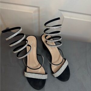TOP Moda Black and Silver Spiral Heels